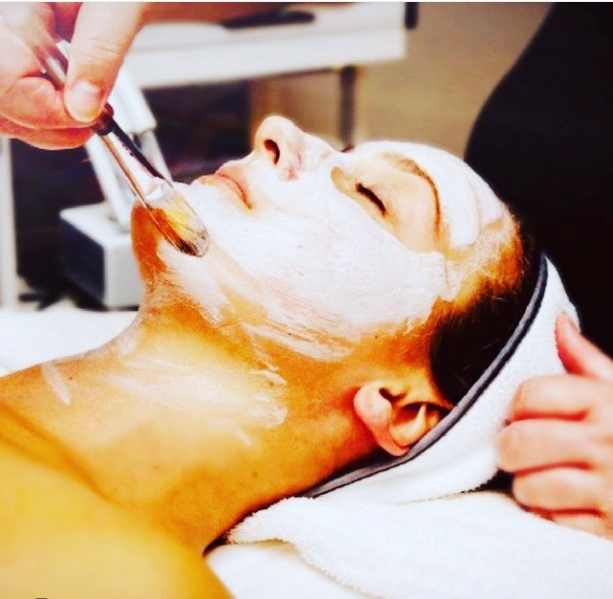 Hydrofacial with Ultrasound and Cold Therapy